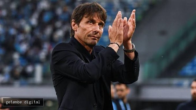 MANCHESTER UNITED LINKED WITH EX-CHELSEA COACH ANTONIO CONTE AMID CARRICK PRESSURE