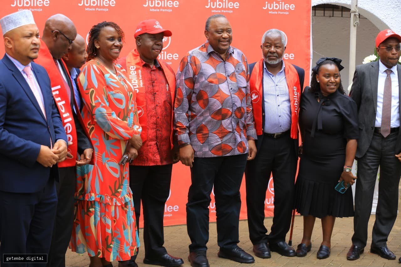 “HATA MNIITE SPONYO”: UHURU RESPONDS TO POLITICAL LABEL WITH BOLD MESSAGE
